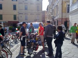 partenza__con_la_giornata_della_bici.jpg partenza__con_la_giornata_della_bici.jpg