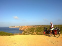 da_sagres_si_vede_il_faro_di_cabo_sao_vicente.jpg