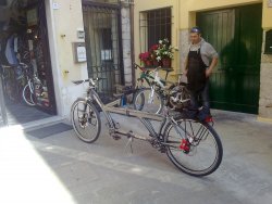 luca_di_riviera_outdoor_prepara_il_tandem.jpg